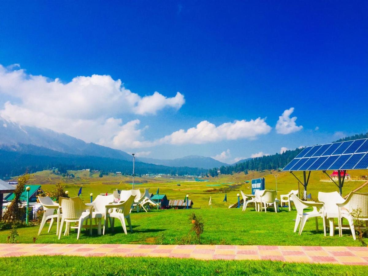Pine View Resort Gulmarg Exteriör bild