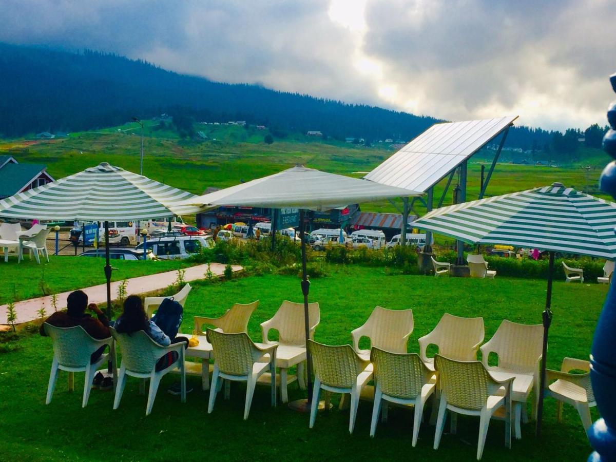 Pine View Resort Gulmarg Exteriör bild