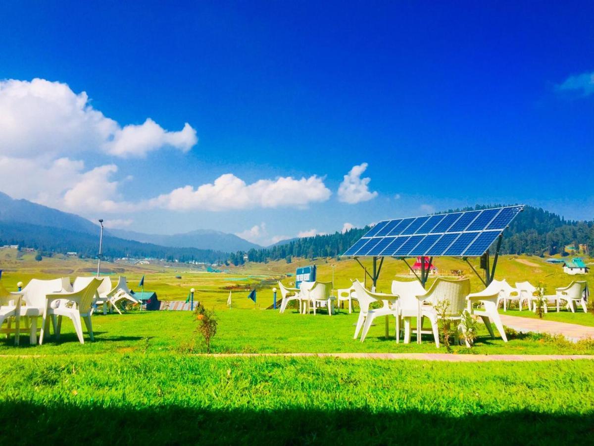 Pine View Resort Gulmarg Exteriör bild