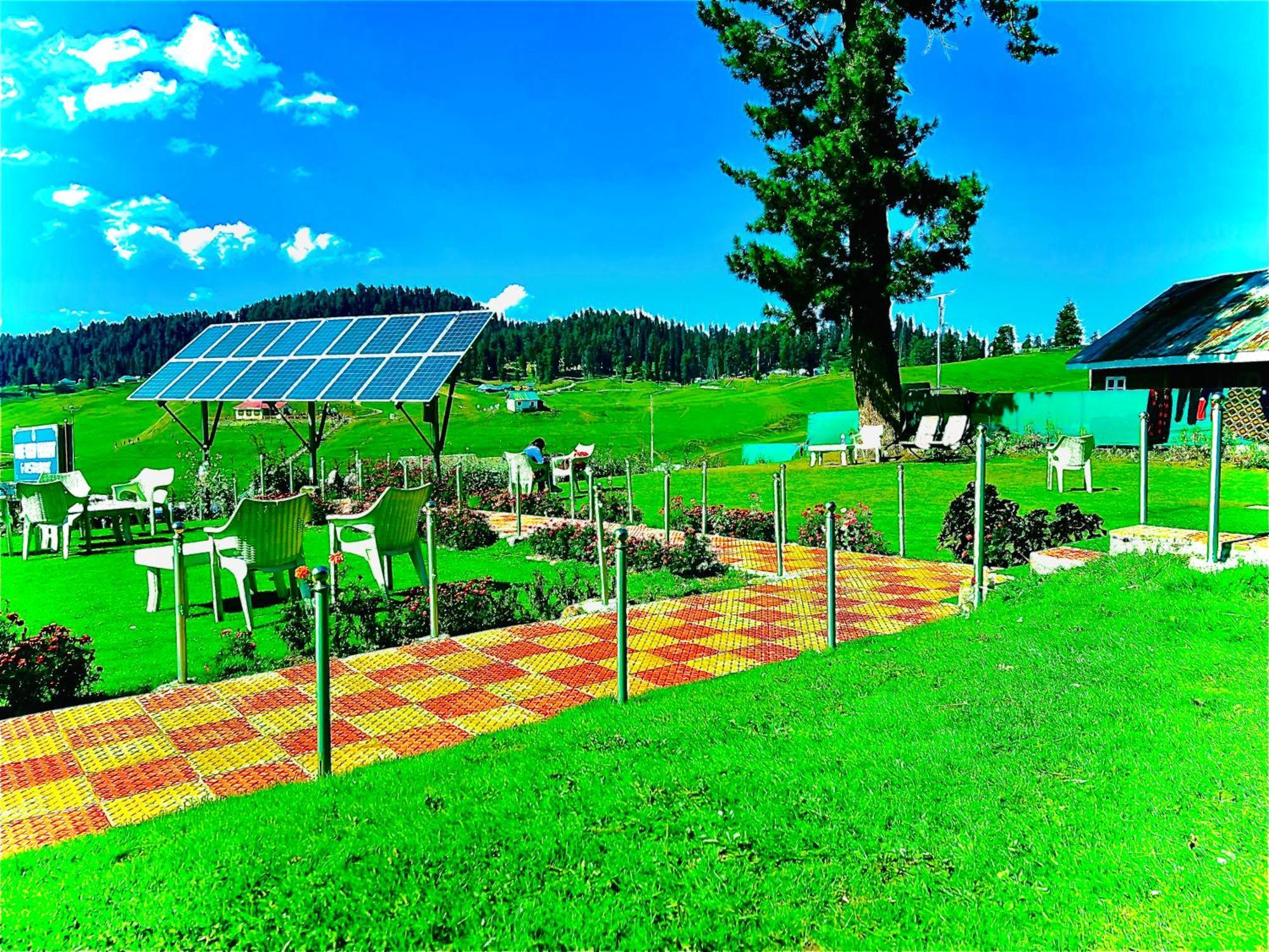Pine View Resort Gulmarg Exteriör bild