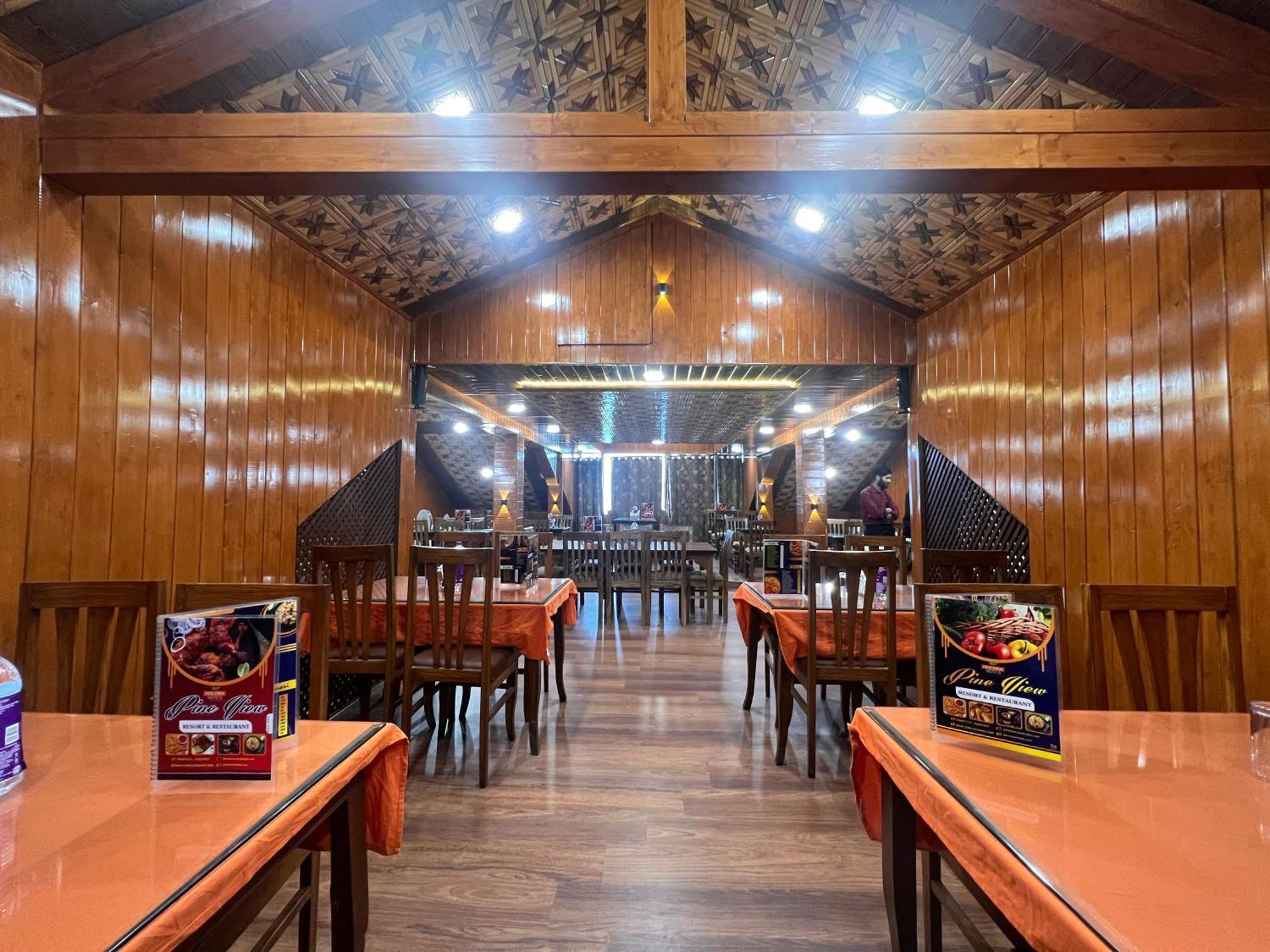 Pine View Resort Gulmarg Exteriör bild