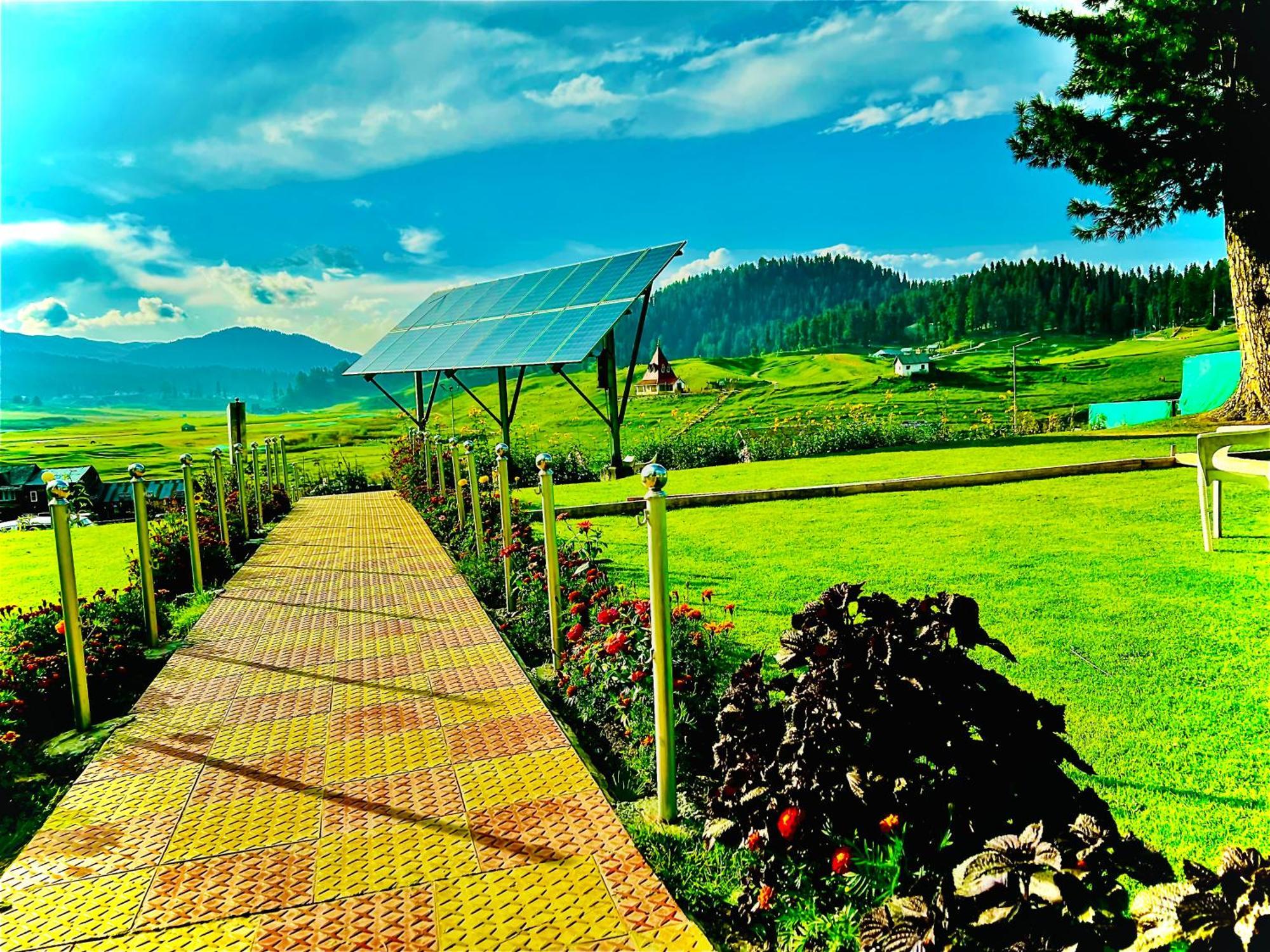 Pine View Resort Gulmarg Exteriör bild